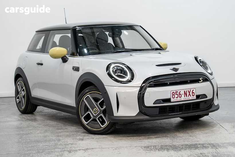 Silver 2022 Mini Cooper Hatchback Se Classic 3D Hatch