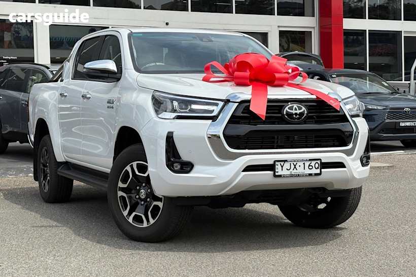 White 2023 Toyota Hilux Double Cab Pick Up Sr5 (4X4)