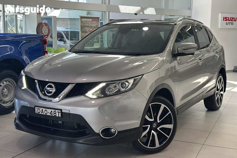 Silver 2015 Nissan Qashqai Wagon Ti (4X2)