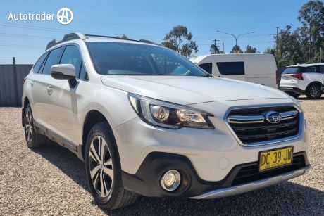 White 2018 Subaru Outback Wagon 2.5i AWD