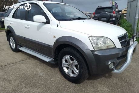 White 2005 Kia Sorento Wagon