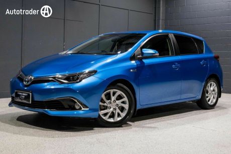 Blue 2018 Toyota Corolla Hatchback Hybrid