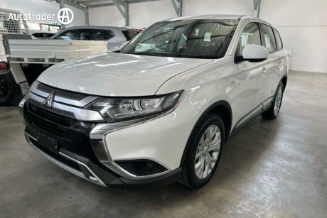 White 2021 Mitsubishi Outlander Wagon ES 7 Seat (2WD)