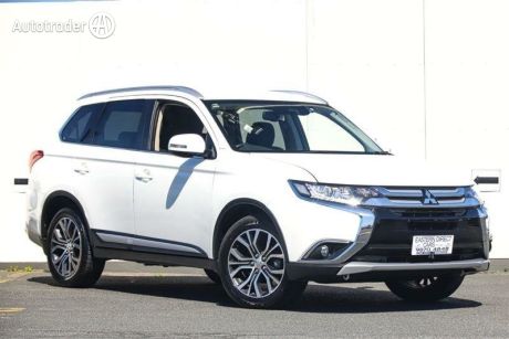 White 2018 Mitsubishi Outlander Wagon LS 7 Seat (awd)
