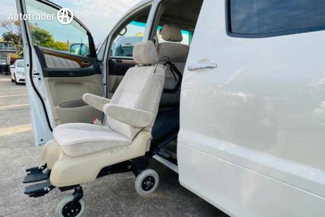 White 2006 Toyota Alphard Wagon
