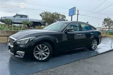 Black 2016 Infiniti Q70 Sedan 3.7 GT