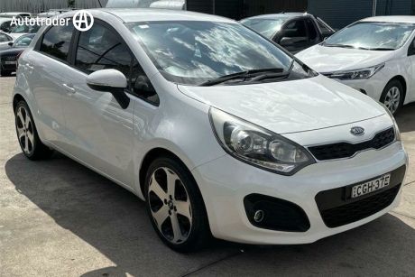 White 2012 Kia RIO Hatchback SLI