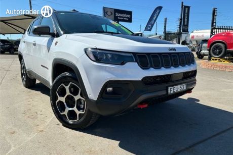 White 2022 Jeep Compass Wagon Trailhawk (4X4)