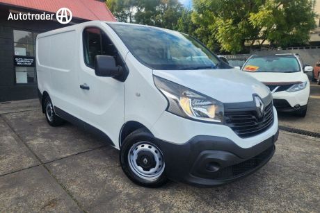 White 2018 Renault Trafic Van LWB