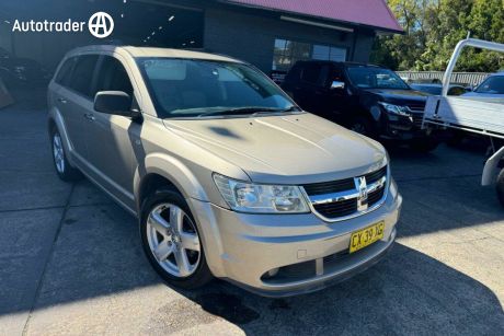 Gold 2009 Dodge Journey Wagon R/T