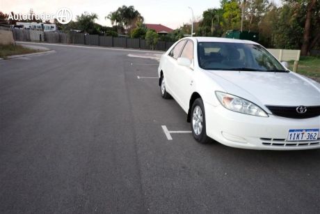 White 2004 Toyota Camry Sedan Altise