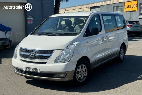 White 2010 Hyundai Imax Wagon