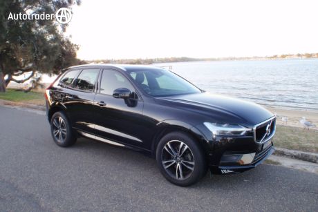 Black 2018 Volvo XC60 Wagon D4 Momentum
