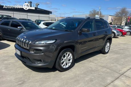Grey 2017 Jeep Cherokee Wagon Longitude (4X4)