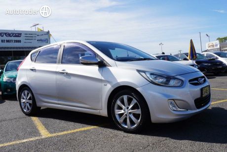 Silver 2011 Hyundai Accent Hatchback Elite