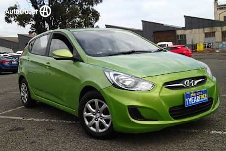 Green 2014 Hyundai Accent Hatchback Active