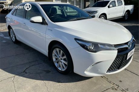 White 2017 Toyota Camry Sedan Atara S Hybrid