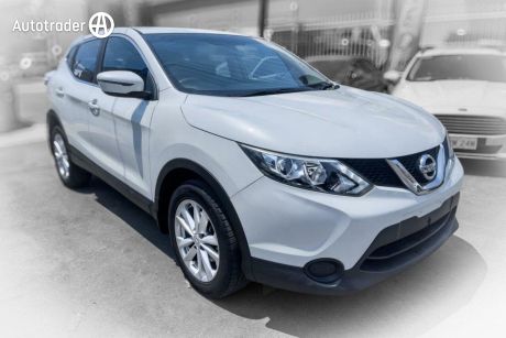 White 2015 Nissan Qashqai Wagon ST (4X2)