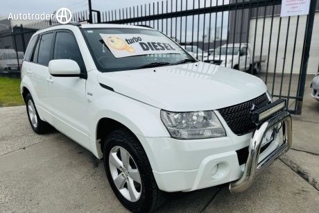 White 2010 Suzuki Grand Vitara Wagon (4X4)