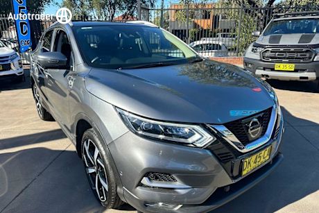 Grey 2017 Nissan Qashqai Wagon ST (4X2)