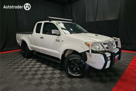 White 2005 Toyota Hilux X Cab Pickup SR5 (4X4)