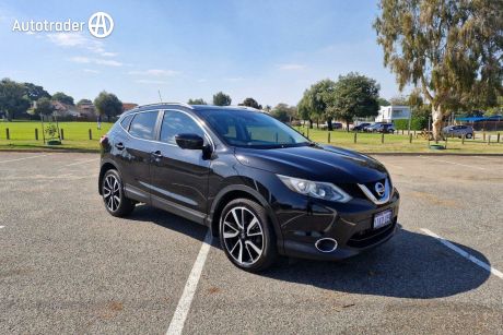 Black 2015 Nissan Qashqai Wagon TL