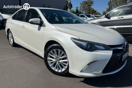 White 2017 Toyota Camry Sedan Atara SL