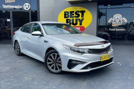 Silver 2018 Kia Optima Sedan SI