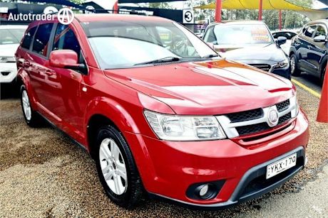 Red 2014 Fiat Freemont Wagon Urban