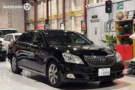 Black 2011 Toyota Crown Sedan