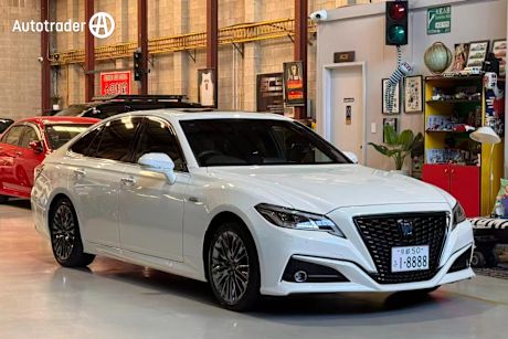 White 2018 Toyota Crown Sedan