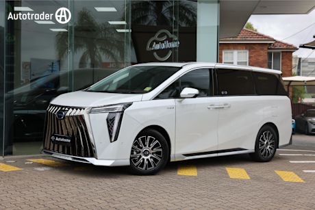 White 2025 Gac M8 Commercial LUXURY