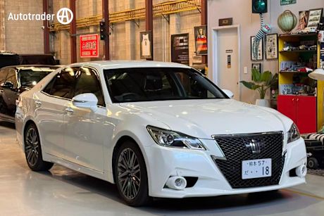 White 2014 Toyota Crown Sedan