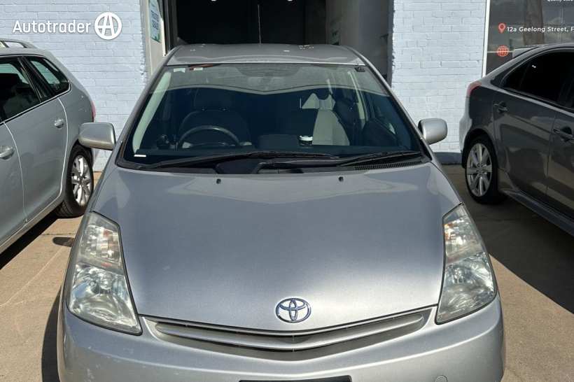 Silver 2004 Toyota Prius Hatchback Hybrid