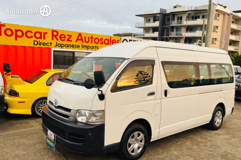 White 2006 Toyota Hiace Bus Commuter