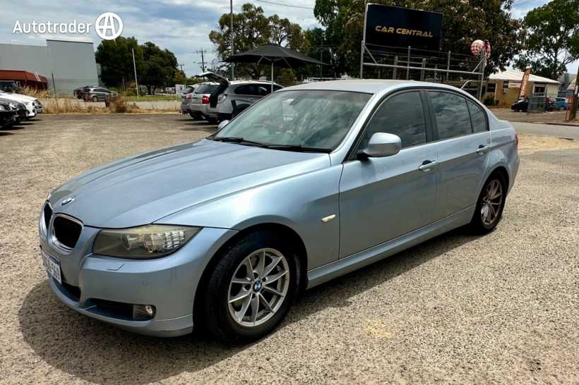Blue 2010 BMW 320I Sedan Executive