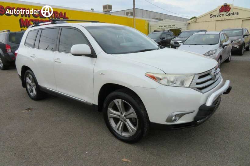 White 2013 Toyota Kluger Wagon KX-S