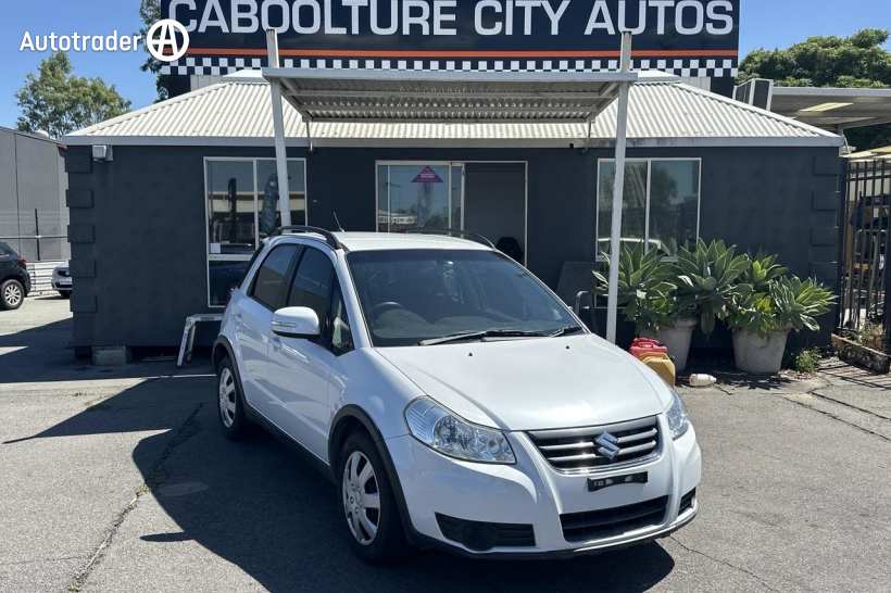White 2013 Suzuki SX4 Hatchback Crossover