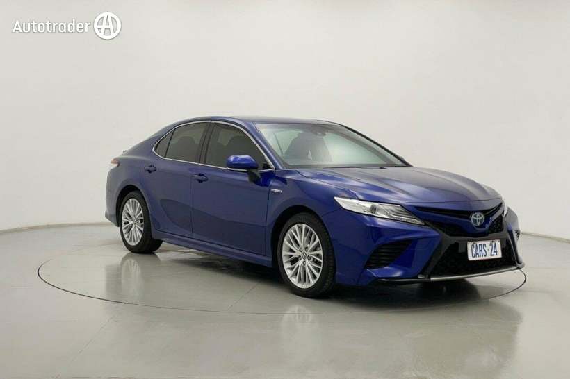 Blue 2020 Toyota Camry Sedan SL (hybrid)