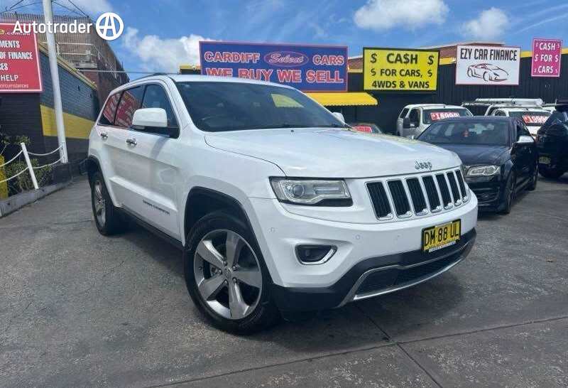 White 2013 Jeep Grand Cherokee Wagon Limited (4X4)
