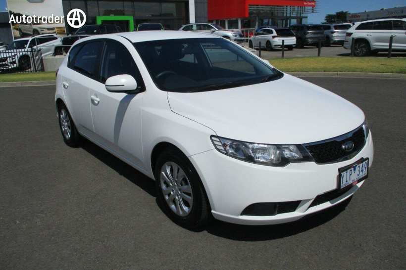 White 2011 Kia Cerato Hatchback SI