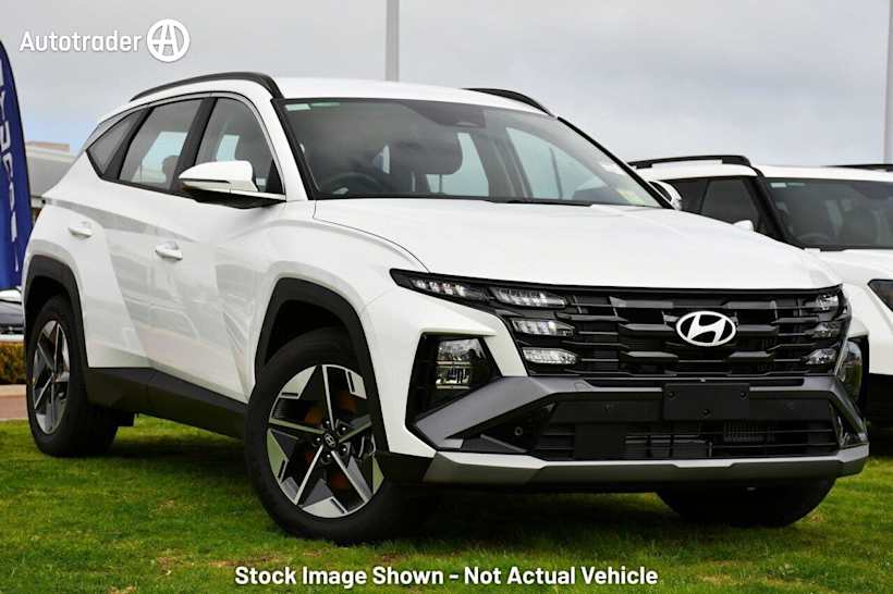 White 2024 Hyundai Tucson Wagon Hybrid (fwd)