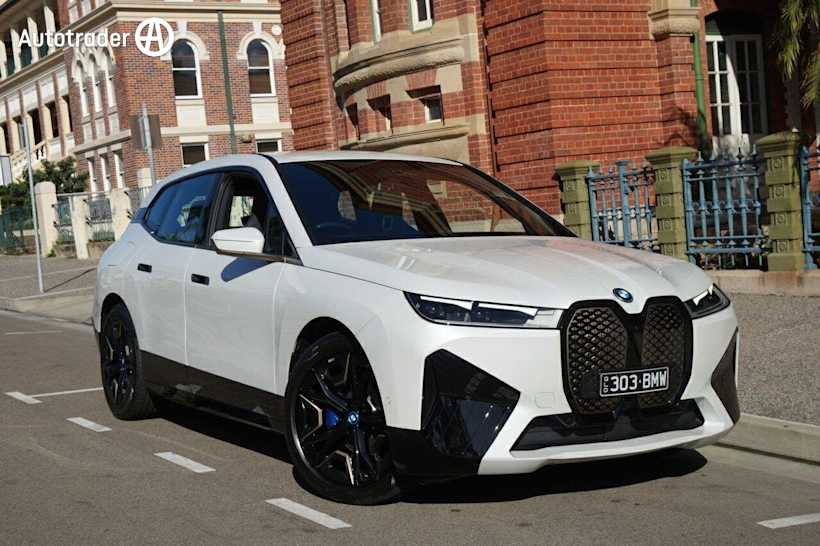 White 2023 BMW IX Wagon xDrive40 AWD Sport