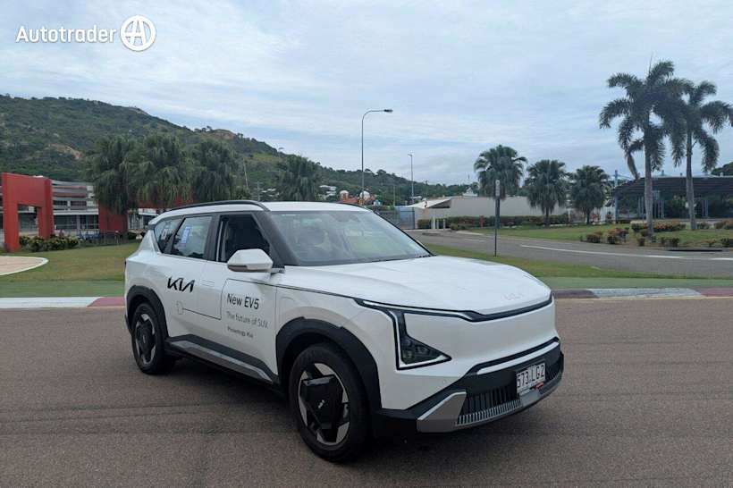 White 2024 Kia EV5 Wagon AIR 2WD LR
